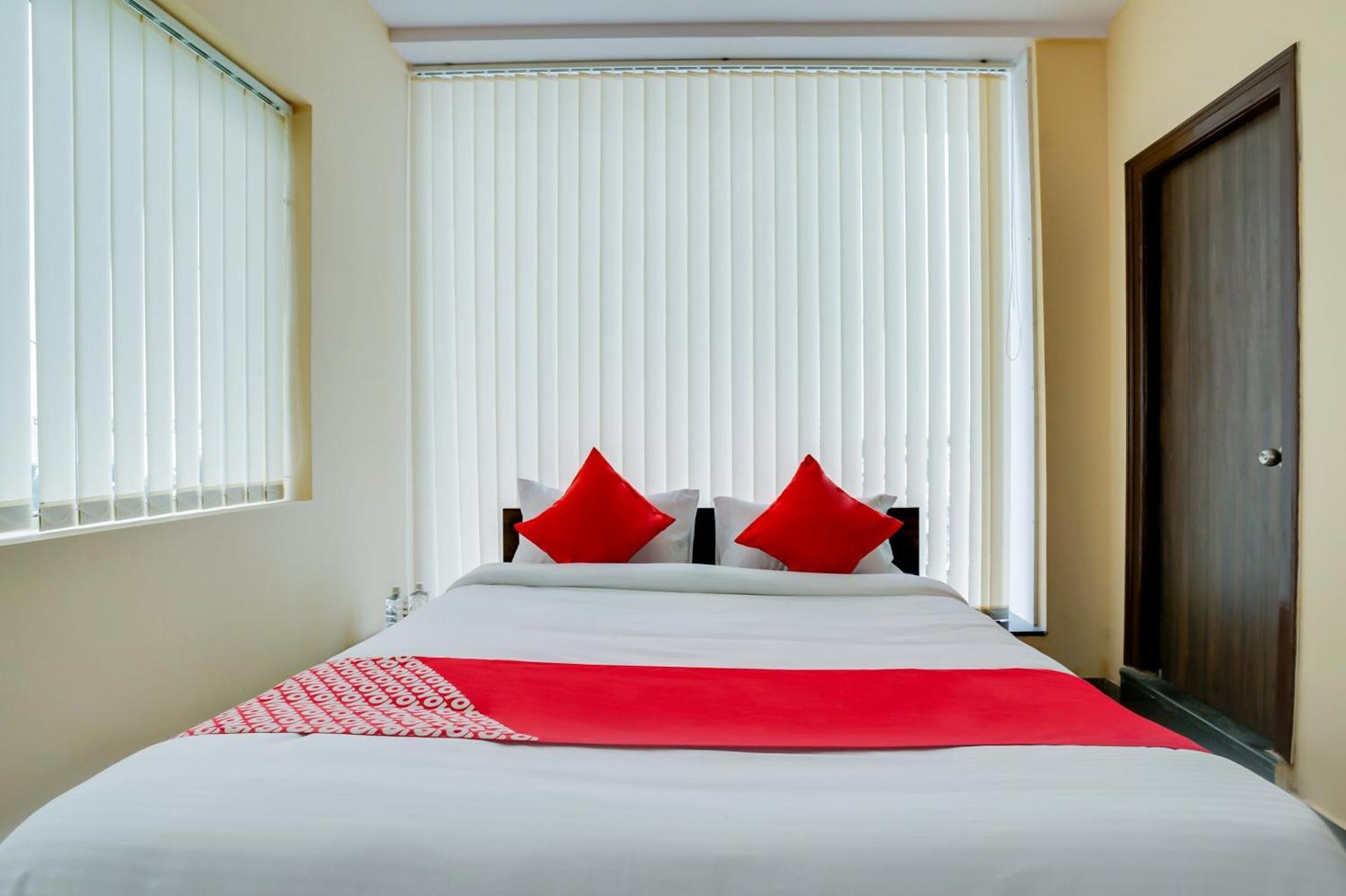 Hotel O Alekhya Residency Cafe Bahar Sururnagar Esterno foto