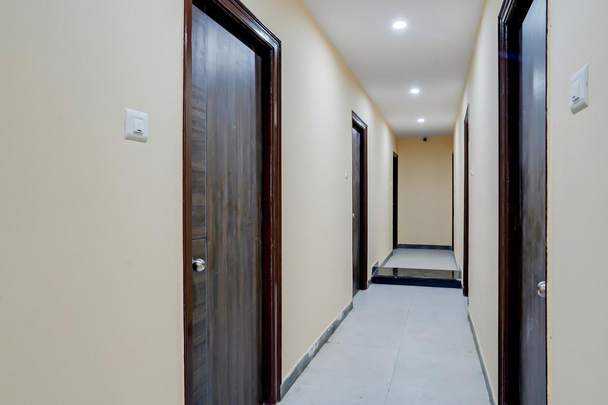 Hotel O Alekhya Residency Cafe Bahar Sururnagar Esterno foto