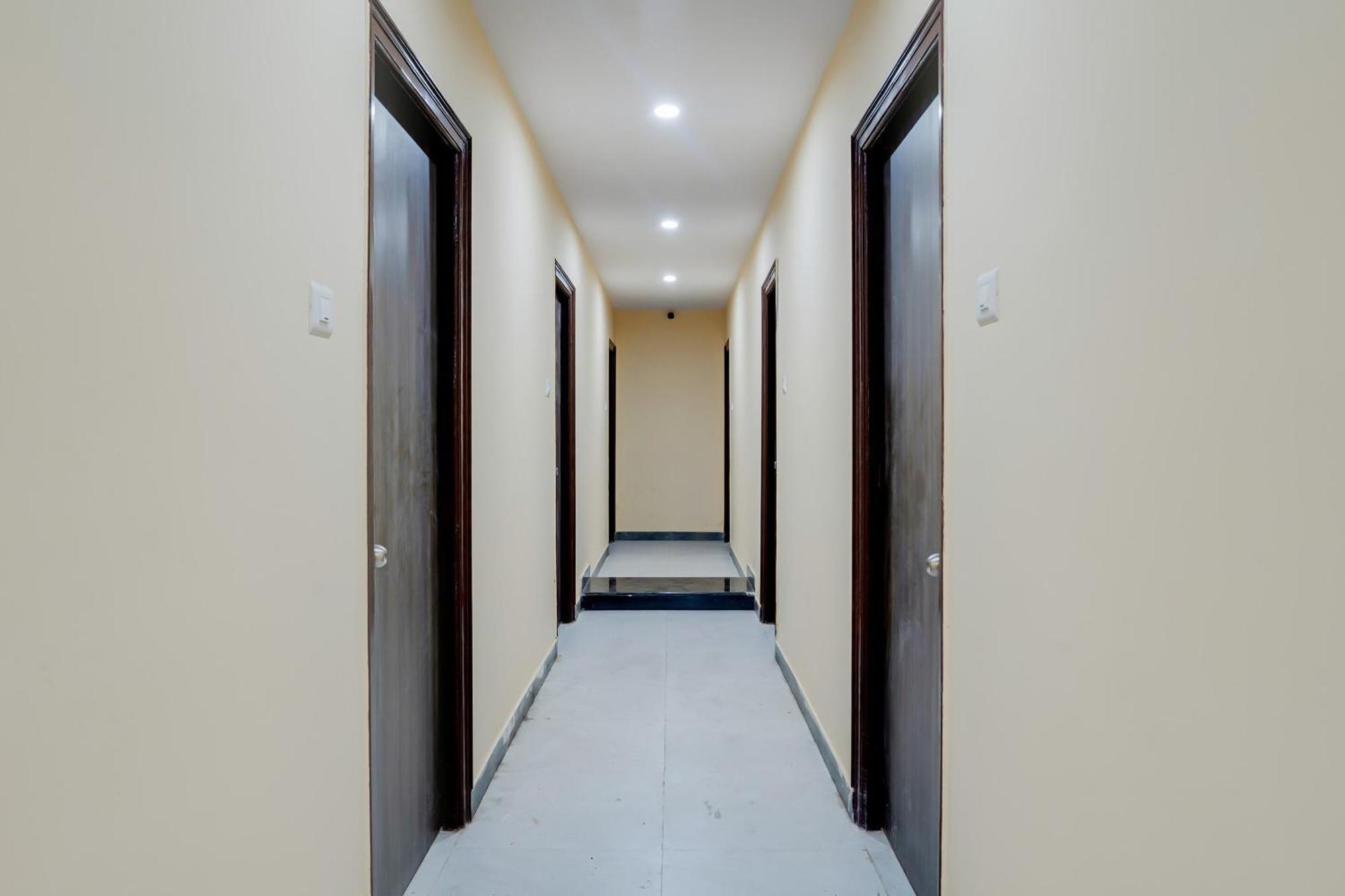 Hotel O Alekhya Residency Cafe Bahar Sururnagar Esterno foto