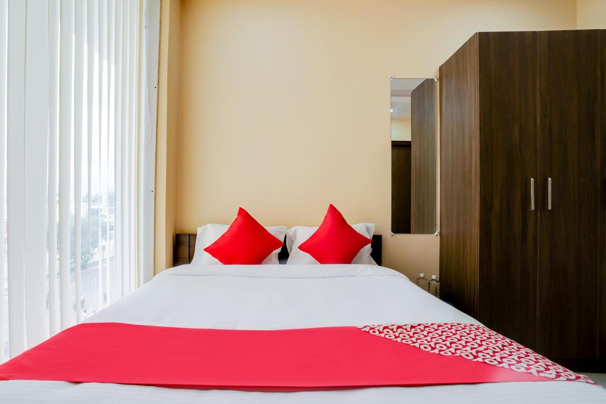 Hotel O Alekhya Residency Cafe Bahar Sururnagar Esterno foto