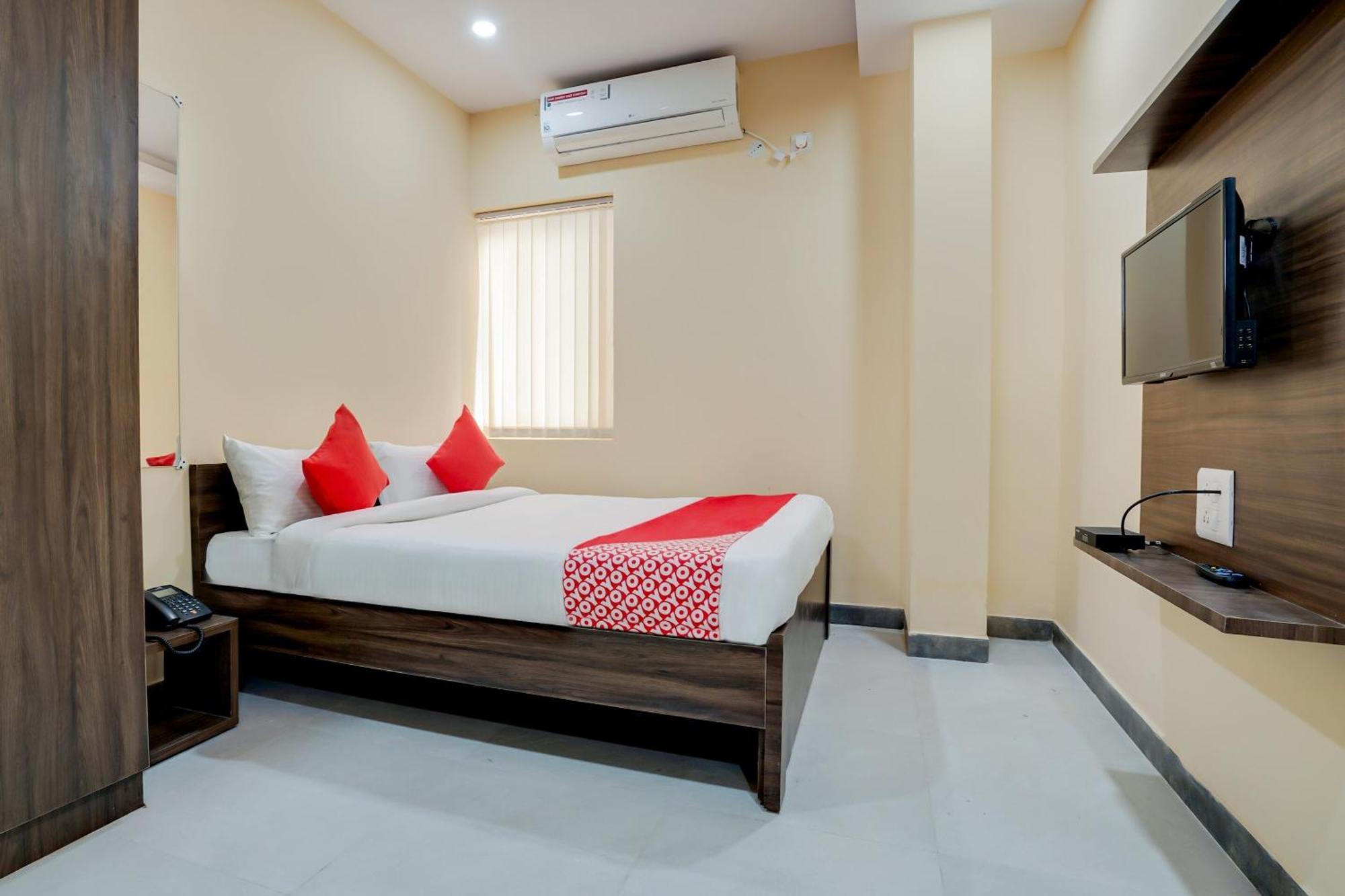 Hotel O Alekhya Residency Cafe Bahar Sururnagar Esterno foto