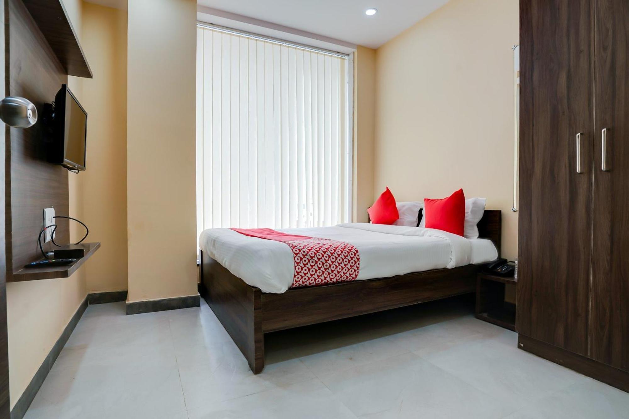 Hotel O Alekhya Residency Cafe Bahar Sururnagar Esterno foto