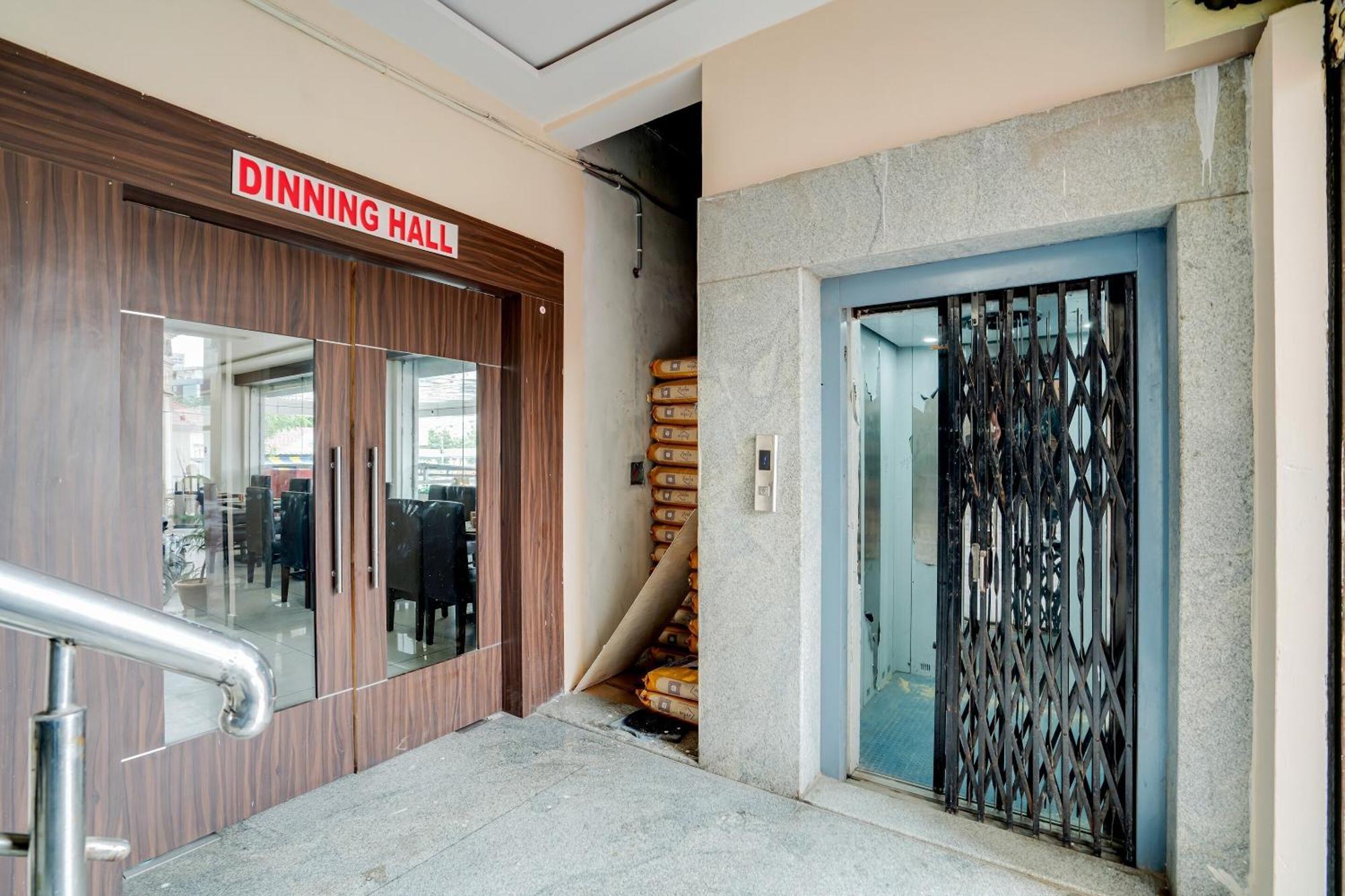 Hotel O Alekhya Residency Cafe Bahar Sururnagar Esterno foto