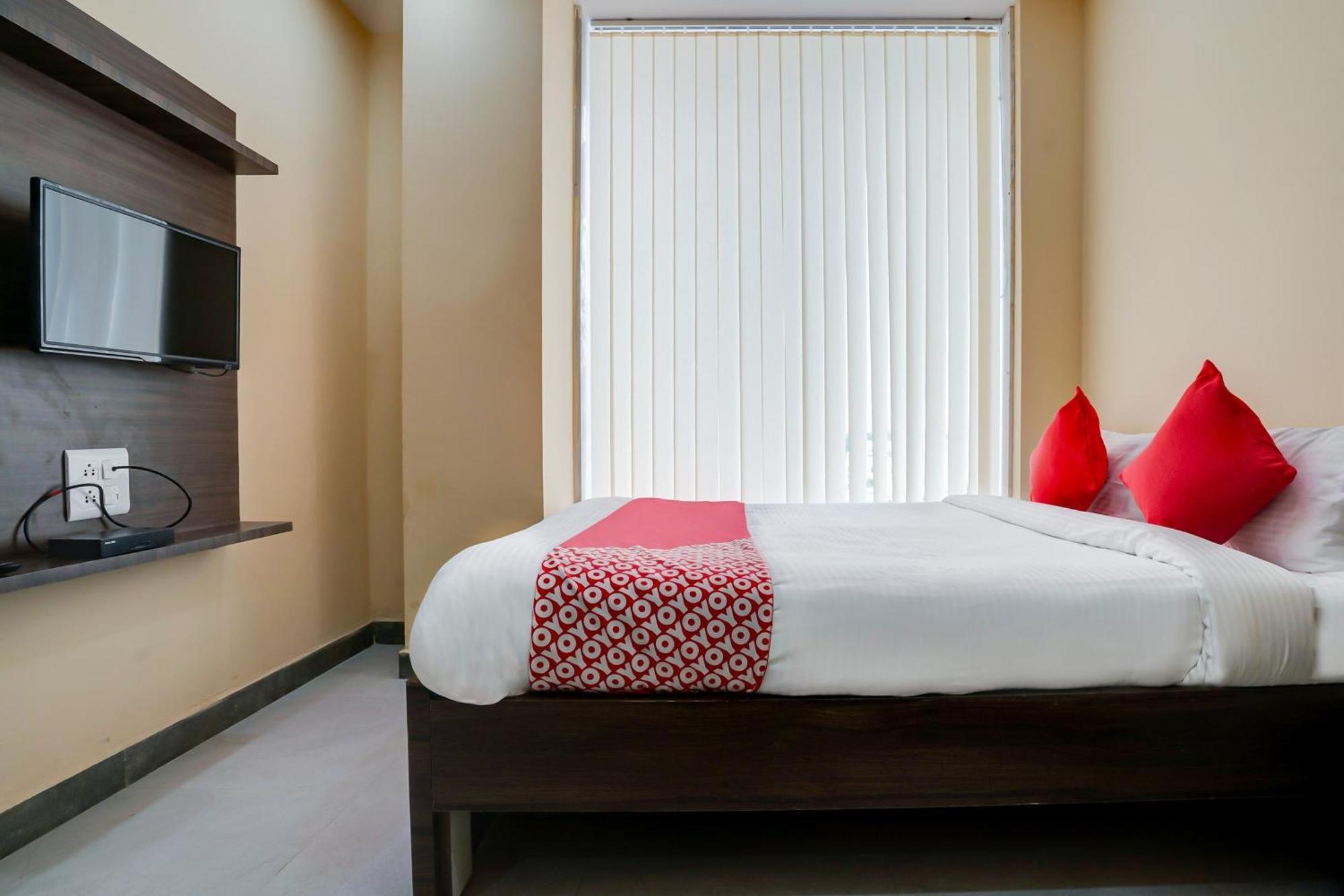 Hotel O Alekhya Residency Cafe Bahar Sururnagar Esterno foto